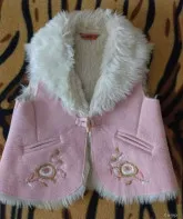 Жилетка меховая на 1.5-2года, состояние новой