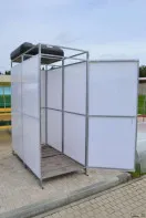 Кабина уличного душа с баком и насадкой