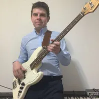 Уроки игры на гитаре, бас-гитаре и клавишных