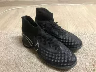 Кроссовки футбольные nike