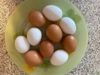 Домашние куриные яйца