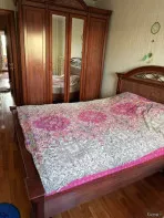 Кровать с матрасом и шкаф