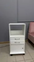 Продаю косметологическую тележку на колесиках