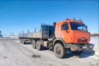 Камаз 44108-10 с полуприцепом с бортовой платформо