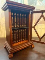 Коллекция миниатюрных книг: шкаф с 12-ю книгами